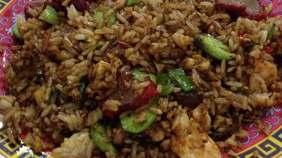 Nasi Goreng Kambing Sumber Rizqi: Rasa yang Menggigit Jiwa di Jantung Cilacap